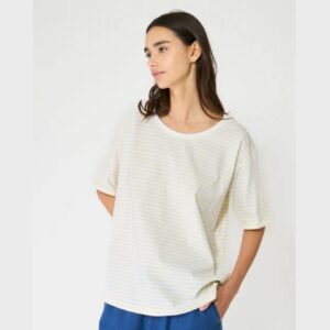 Camiseta manga corta y botones a la espalda